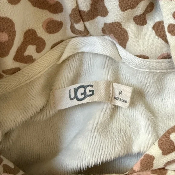 UGG Cream Fleece Loungewear - Picture 5 of 5